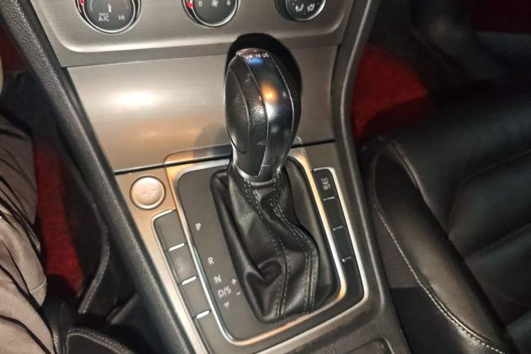 Used Volkswagen Golf 2015 1.4TSI Automatic Luxury Model Gear Lever