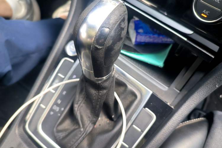 Used Volkswagen Golf 2015 1.4TSI Automatic Flagship Model Gear Lever
