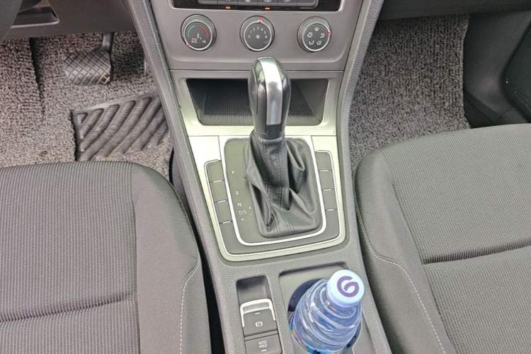 Used Volkswagen Golf 2015 1.6L Automatic Fashion Model Gear Lever