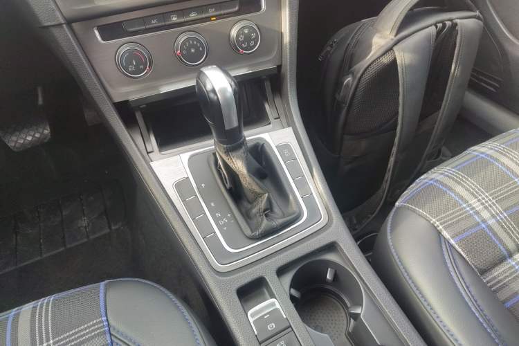 Used Volkswagen Golf 2015 1.4TSI Automatic Comfort Model Gear Lever