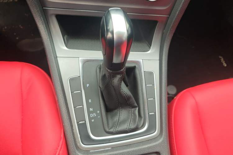 Used Volkswagen Golf 2015 1.6L Automatic Fashion Model Gear Lever