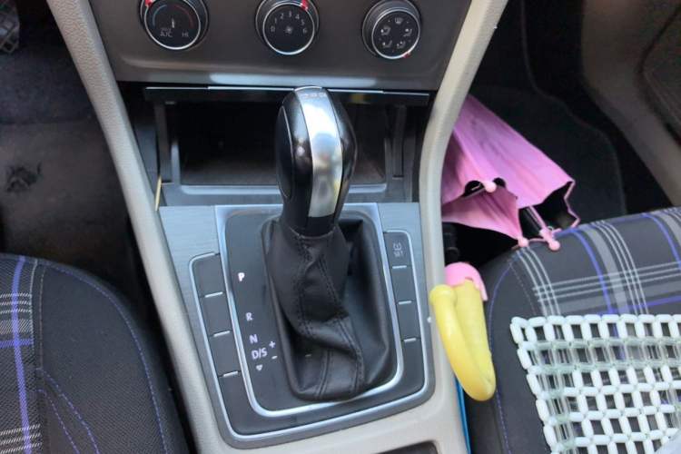 Used Volkswagen Golf 2015 1.4TSI Automatic Comfort Model Gear Lever