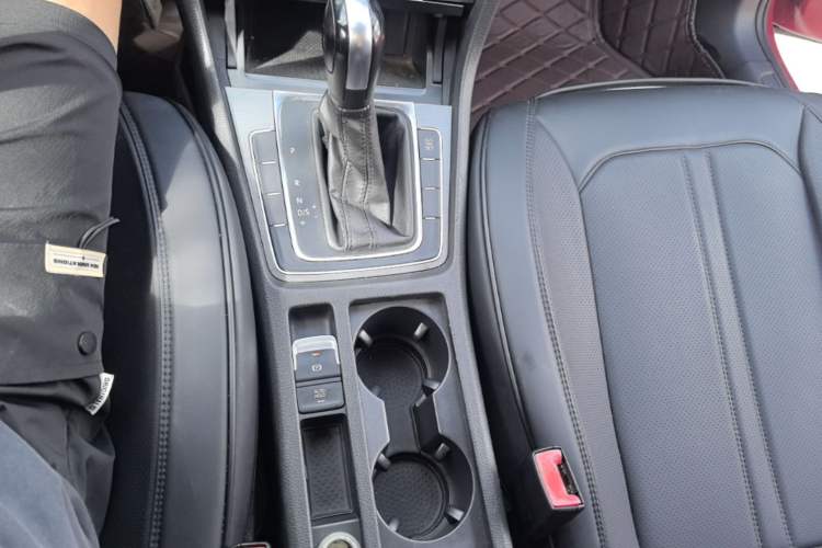 Used Volkswagen Golf 2015 1.6L Automatic Comfort Model Gear Lever