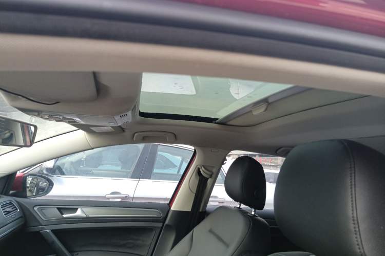 Used Volkswagen Golf 2015 1.4TSI Automatic Comfort Model Headliner