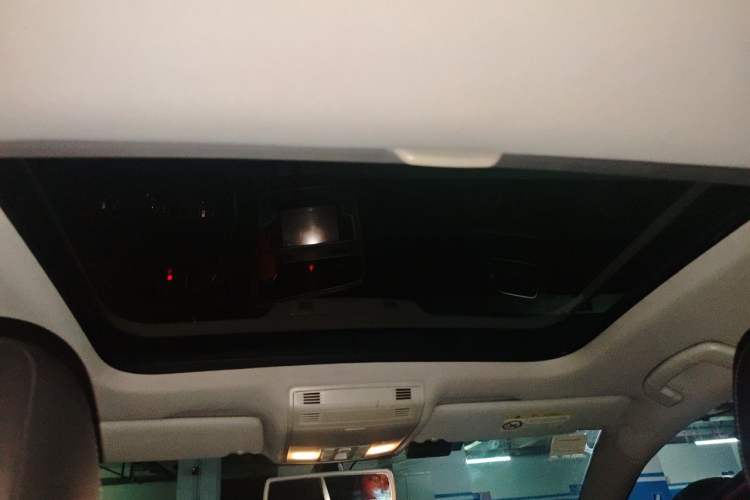 Used Volkswagen Golf 2015 1.4TSI Automatic Luxury Model Headliner