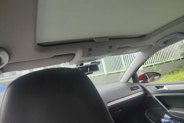 Used Volkswagen Golf 2015 1.4TSI Automatic Luxury Model Headliner