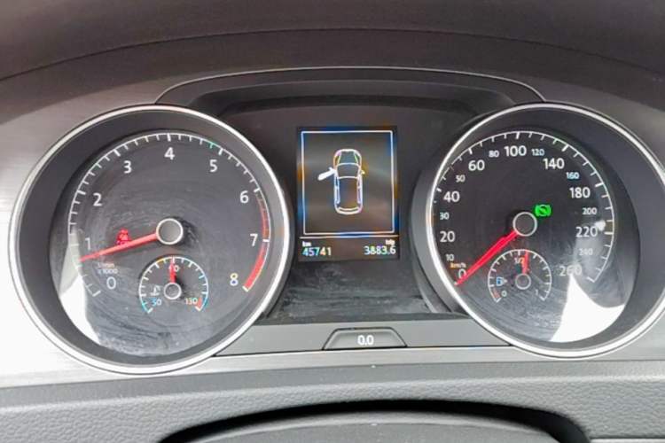 Used Volkswagen Golf 2015 1.4TSI Automatic Luxury Model Instrument Cluster