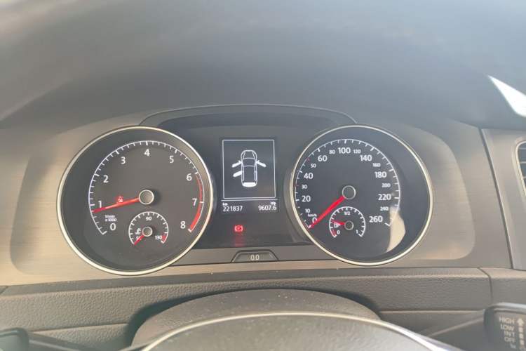 Used Volkswagen Golf 2015 1.4TSI Automatic Luxury Model Instrument Cluster