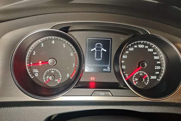 Used Volkswagen Golf 2015 1.4TSI Automatic Luxury Model Instrument Cluster