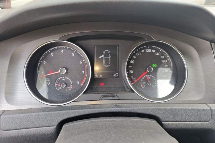 Used Volkswagen Golf 2015 1.4TSI Automatic Comfort Model Instrument Cluster