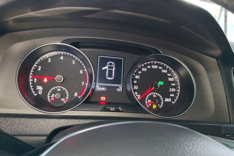 Used Volkswagen Golf 2015 1.4TSI Automatic Luxury Model Instrument Cluster