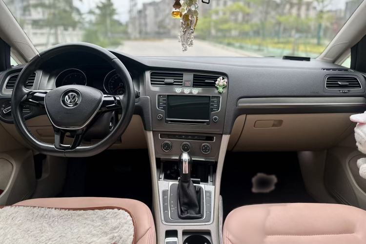 Used Volkswagen Golf 2015 1.4TSI Automatic Comfort Model Interior 1