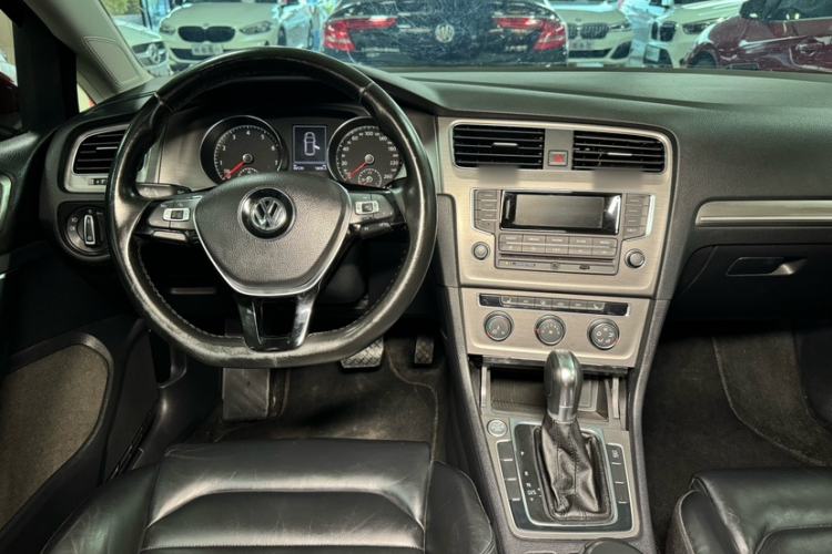 Used Volkswagen Golf 2015 1.4TSI Automatic Luxury Model Interior 2