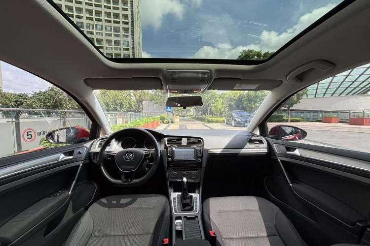 Used Volkswagen Golf 2015 1.4TSI Automatic Comfort Model Interior 4
