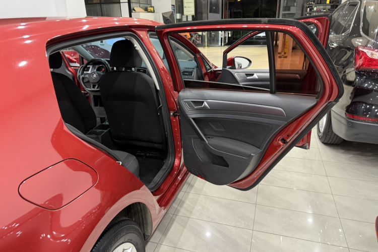 Used Volkswagen Golf 2015 1.6L Automatic Fashion Model Interior 5