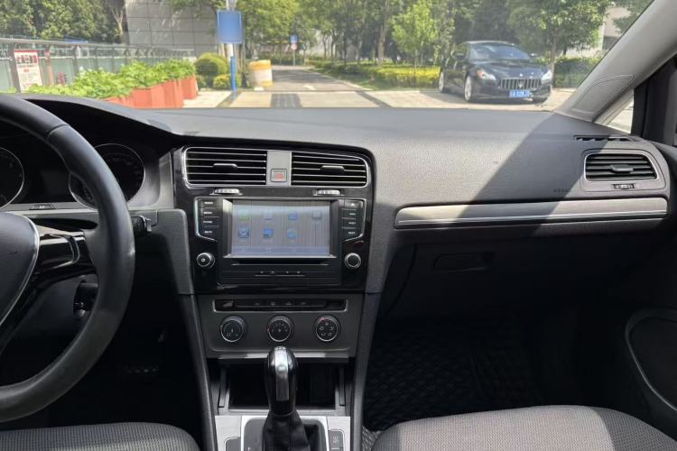 Used Volkswagen Golf 2015 1.4TSI Automatic Comfort Model Interior 5