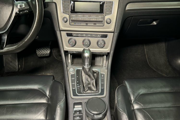 Used Volkswagen Golf 2015 1.4TSI Automatic Luxury Model Interior 6