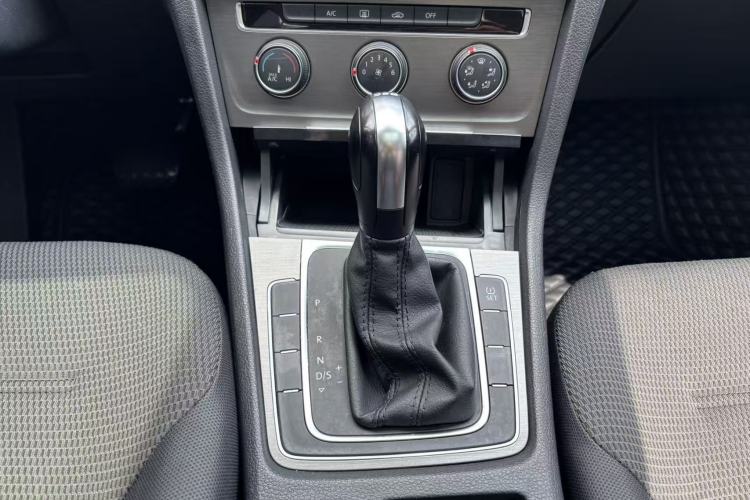 Used Volkswagen Golf 2015 1.4TSI Automatic Comfort Model Interior 6