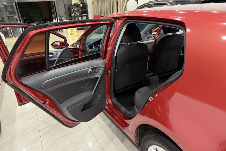 Used Volkswagen Golf 2015 1.6L Automatic Fashion Model Interior 7