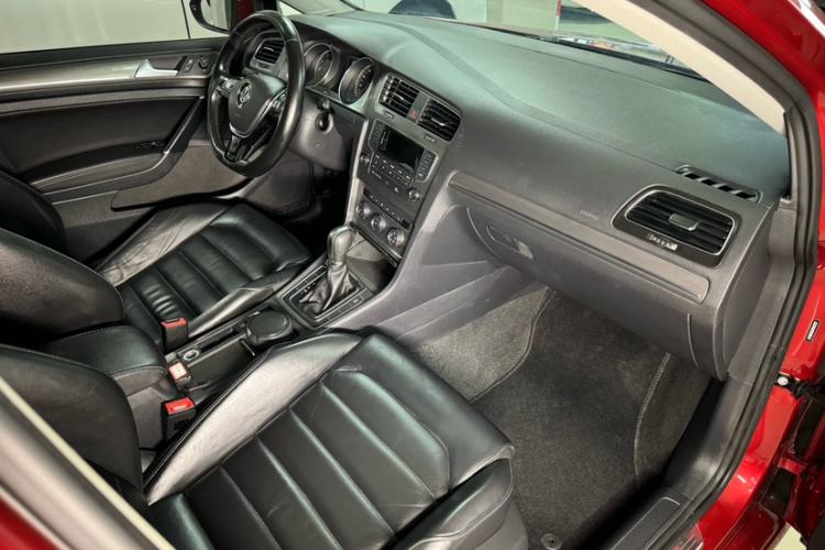 Used Volkswagen Golf 2015 1.4TSI Automatic Luxury Model Interior 7