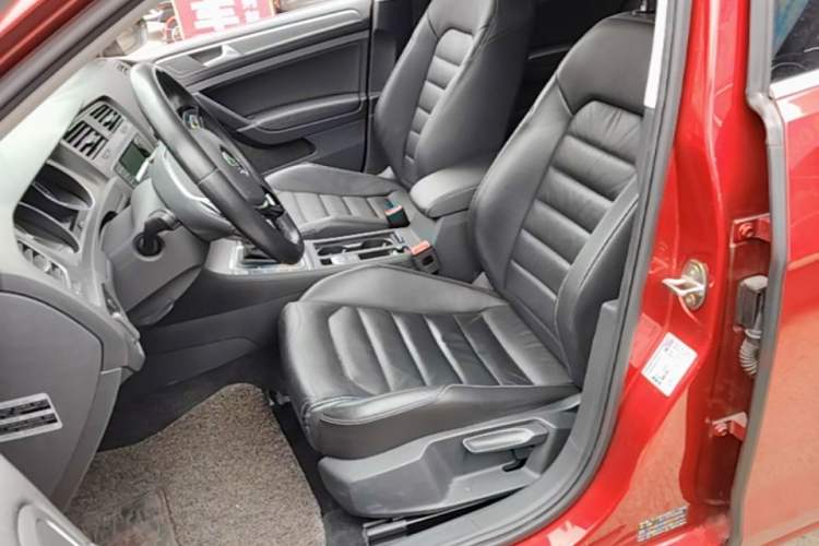 Used Volkswagen Golf 2015 1.4TSI Automatic Luxury Model Left Front Seat