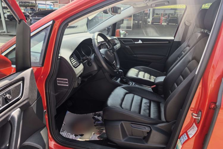 Used Volkswagen Golf 2015 1.4TSI Sportsvan Left Front Seat