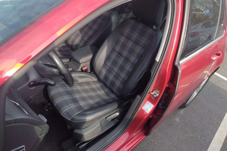 Used Volkswagen Golf 2015 1.4TSI Automatic Comfort Model Left Front Seat