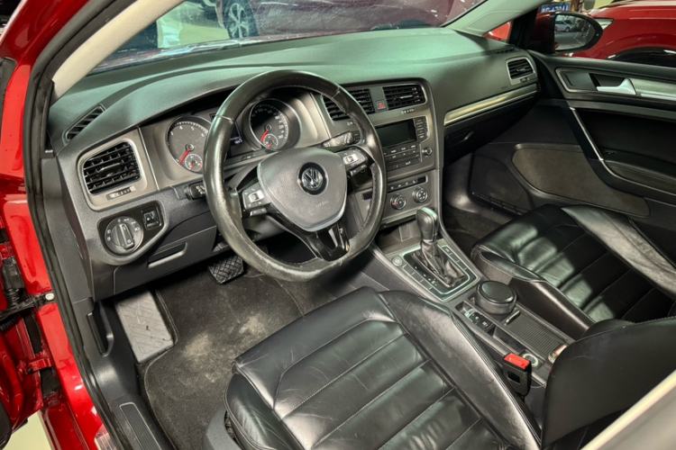 Used Volkswagen Golf 2015 1.4TSI Automatic Luxury Model Left Front Seat