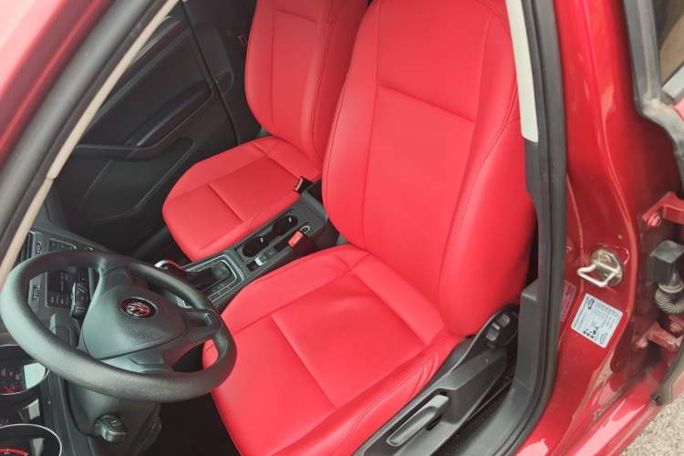 Used Volkswagen Golf 2015 1.6L Automatic Fashion Model Left Front Seat