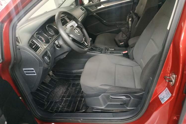 Used Volkswagen Golf 2015 1.6L Automatic Comfort Model Left Front Seat