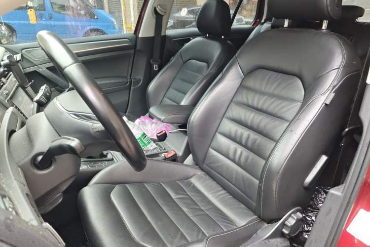 Used Volkswagen Golf 2015 1.4TSI Automatic Luxury Model Left Front Seat