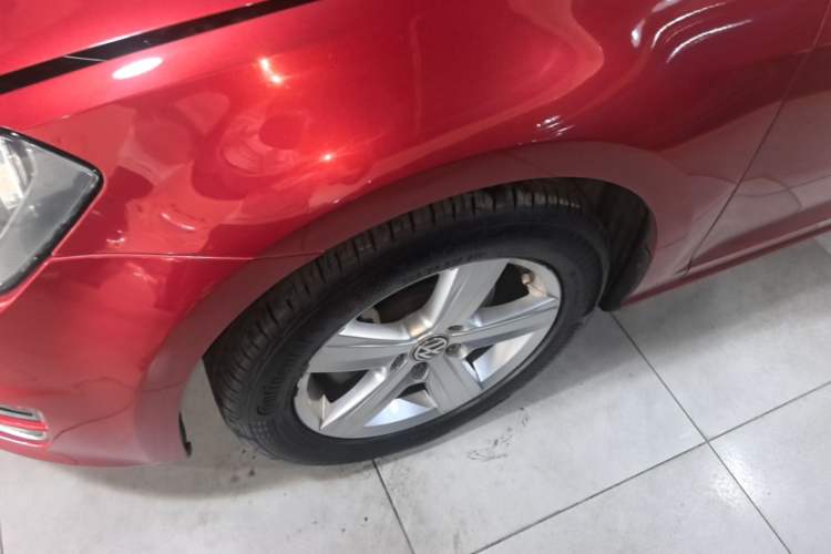 Used Volkswagen Golf 2015 1.6L Automatic Comfort Model Left Front Wheel Hub