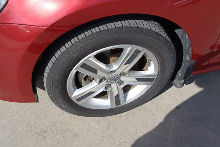 Used Volkswagen Golf 2015 1.6L Automatic Comfort Model Left Front Wheel Hub