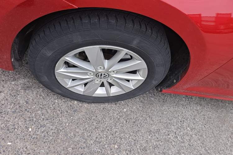 Used Volkswagen Golf 2015 1.6L Automatic Fashion Model Left Front Wheel Hub