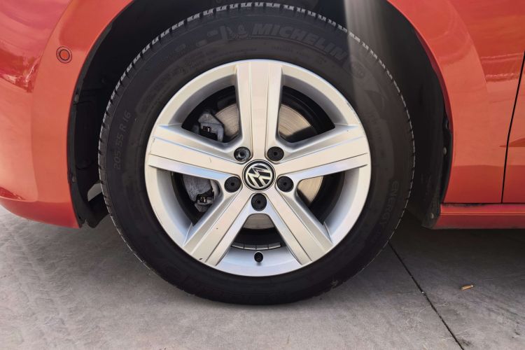 Used Volkswagen Golf 2015 1.4TSI Sportsvan Left Front Wheel Hub