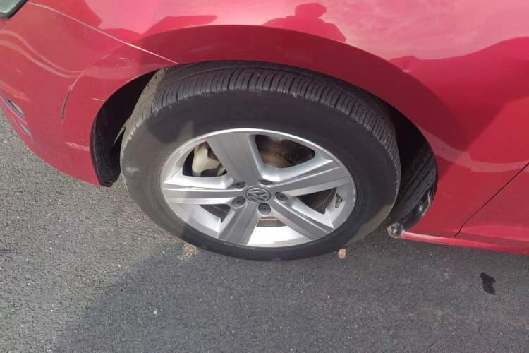 Used Volkswagen Golf 2015 1.4TSI Automatic Comfort Model Left Front Wheel Hub