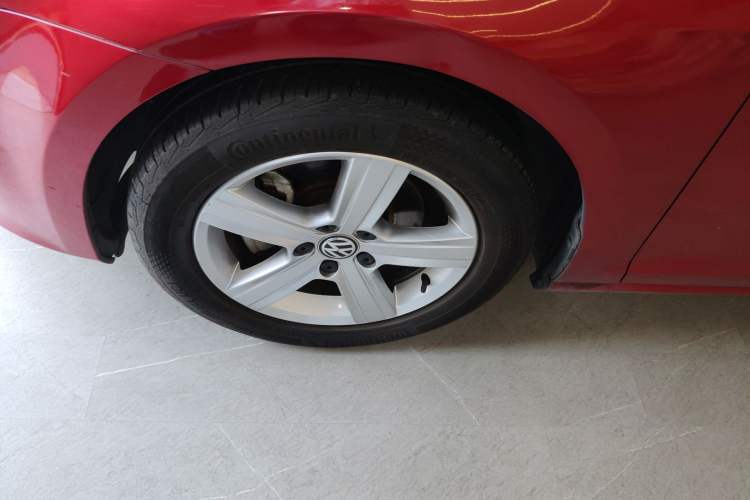 Used Volkswagen Golf 2015 1.4TSI Automatic Luxury Model Left Front Wheel Hub