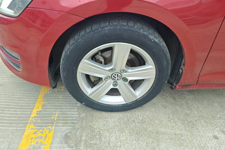 Used Volkswagen Golf 2015 1.6L Automatic Comfort Model Left Front Wheel Hub