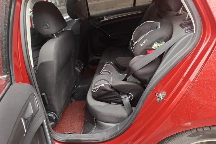 Used Volkswagen Golf 2015 1.4TSI Automatic Comfort Model Left Rear Seat