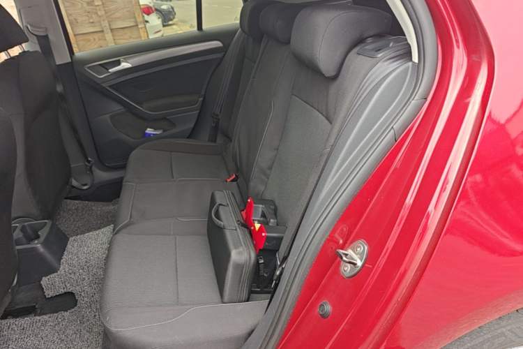 Used Volkswagen Golf 2015 1.6L Automatic Fashion Model Left Rear Seat