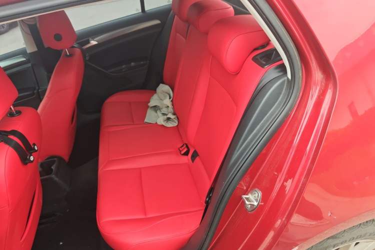 Used Volkswagen Golf 2015 1.6L Automatic Fashion Model Left Rear Seat