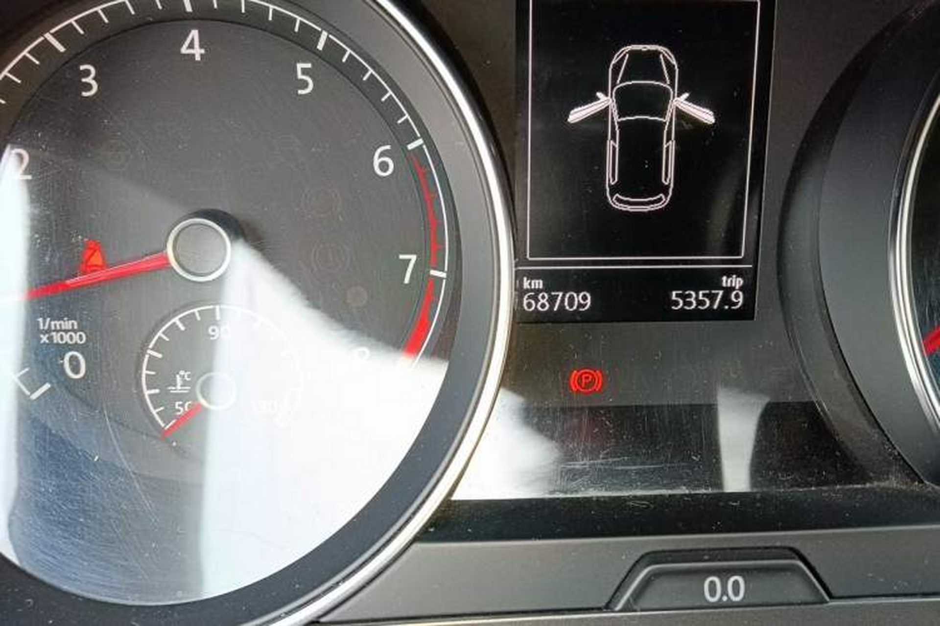 Used Volkswagen Golf 2015 1.4TSI Automatic Luxury Model Odometer Close Up