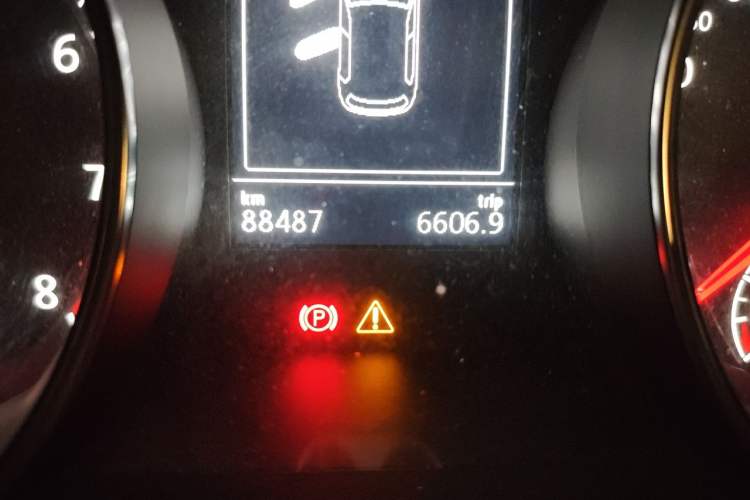 Used Volkswagen Golf 2015 1.4TSI Automatic Comfort Model Odometer Close Up