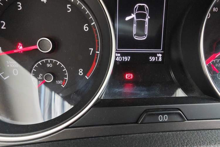 Used Volkswagen Golf 2015 1.6L Automatic Comfort Model Odometer Close Up