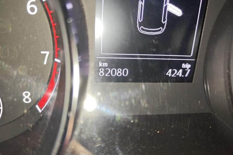 Used Volkswagen Golf 2015 1.4TSI Automatic Luxury Model Odometer Close Up