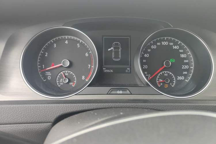 Used Volkswagen Golf 2015 1.4TSI Automatic Luxury Model Odometer Close Up