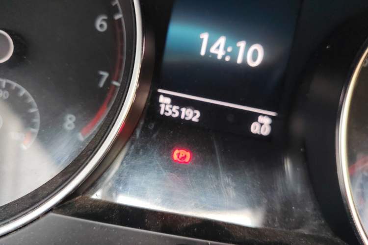 Used Volkswagen Golf 2015 1.4TSI Automatic Luxury Model Odometer Close Up