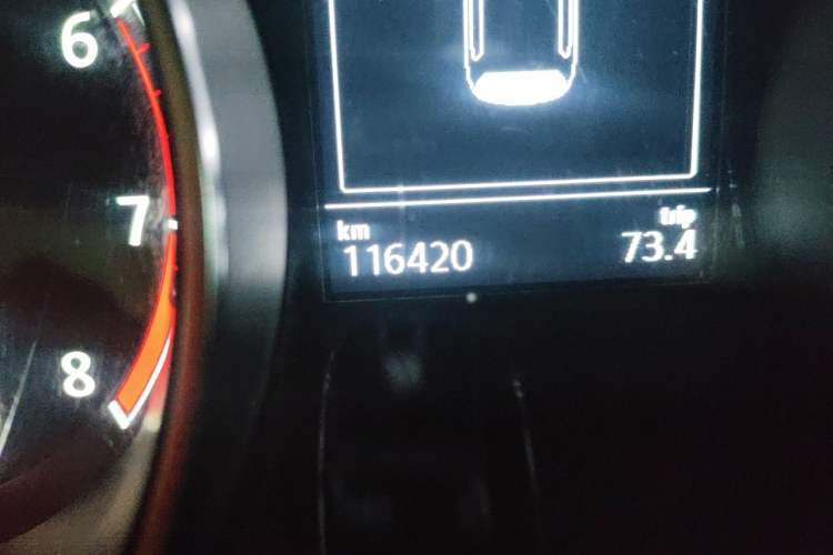 Used Volkswagen Golf 2015 1.4TSI Automatic Comfort Model Odometer Close Up