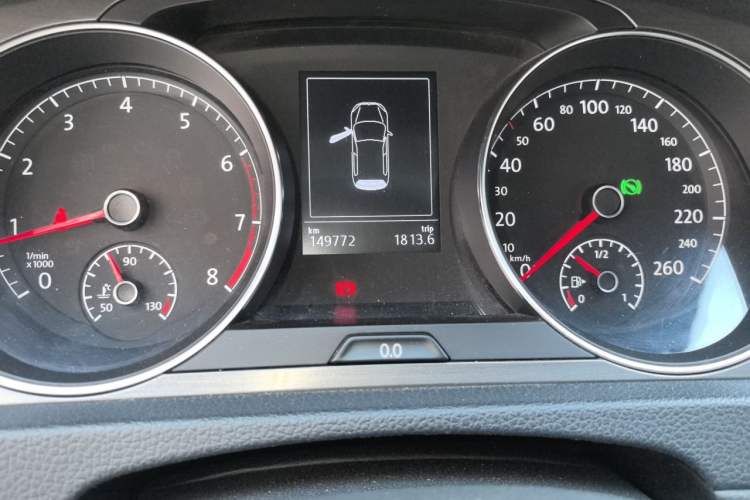 Used Volkswagen Golf 2015 1.6L Automatic Comfort Model Odometer Close Up