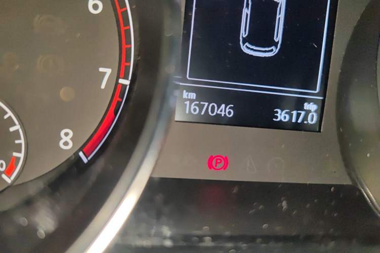 Used Volkswagen Golf 2015 1.6L Automatic Comfort Model Odometer Close Up